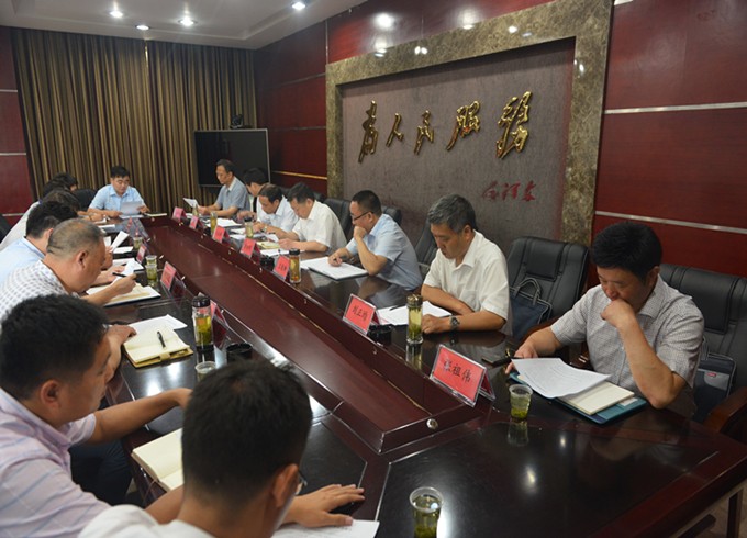 听取汇报.jpg