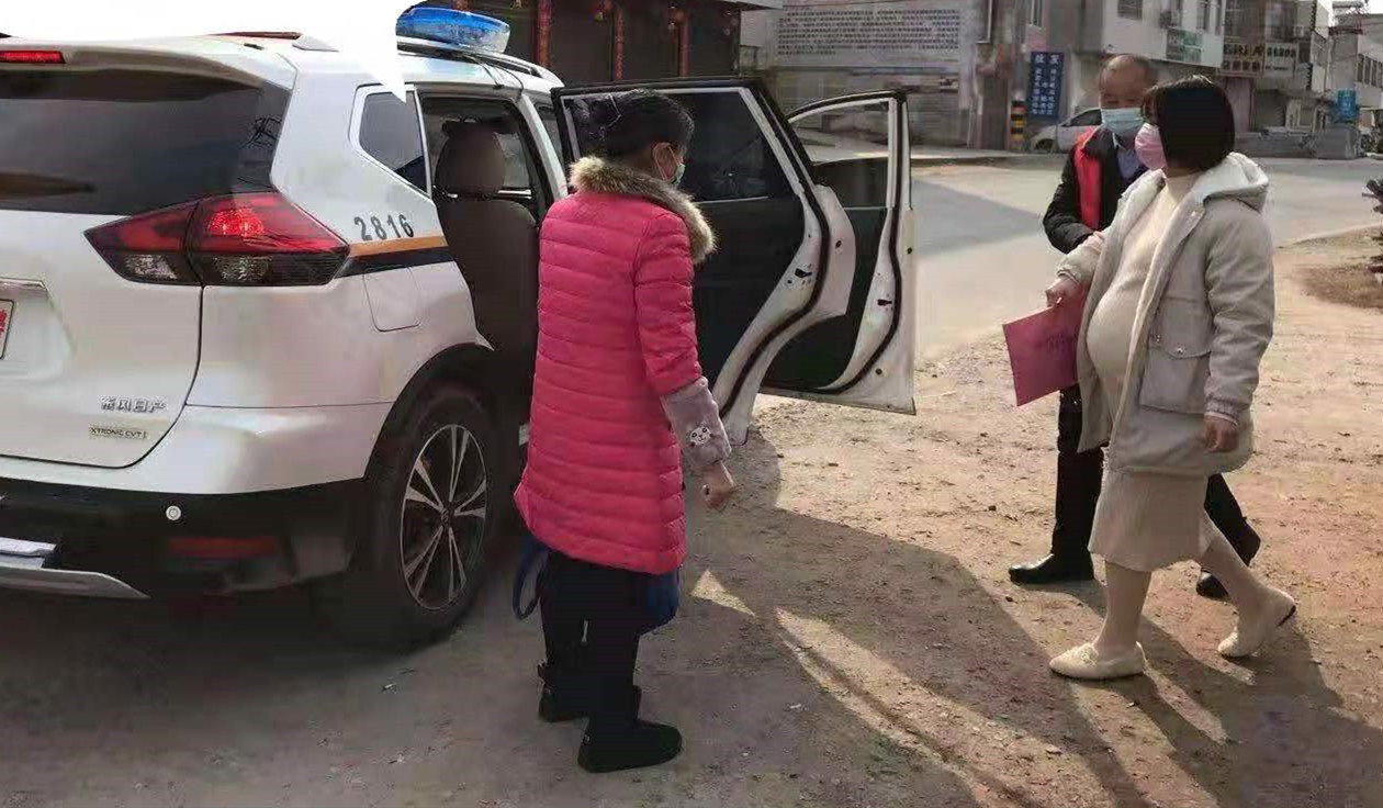 军店法庭救助孕妇.jpg 军店法庭救助孕妇.jpg