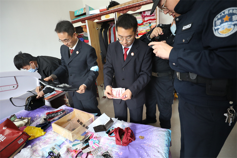 10搜查现场.jpg