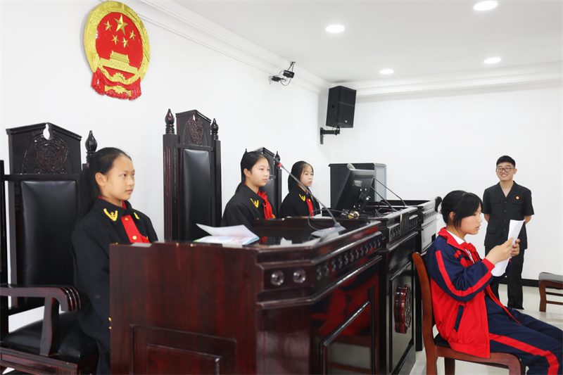 模拟庭审.JPG 模拟庭审.JPG