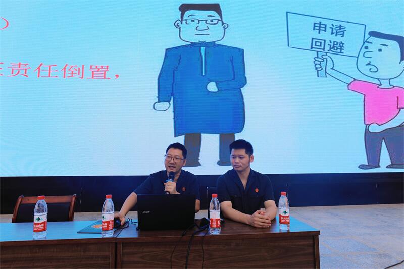 一中授课.jpg 一中授课.jpg